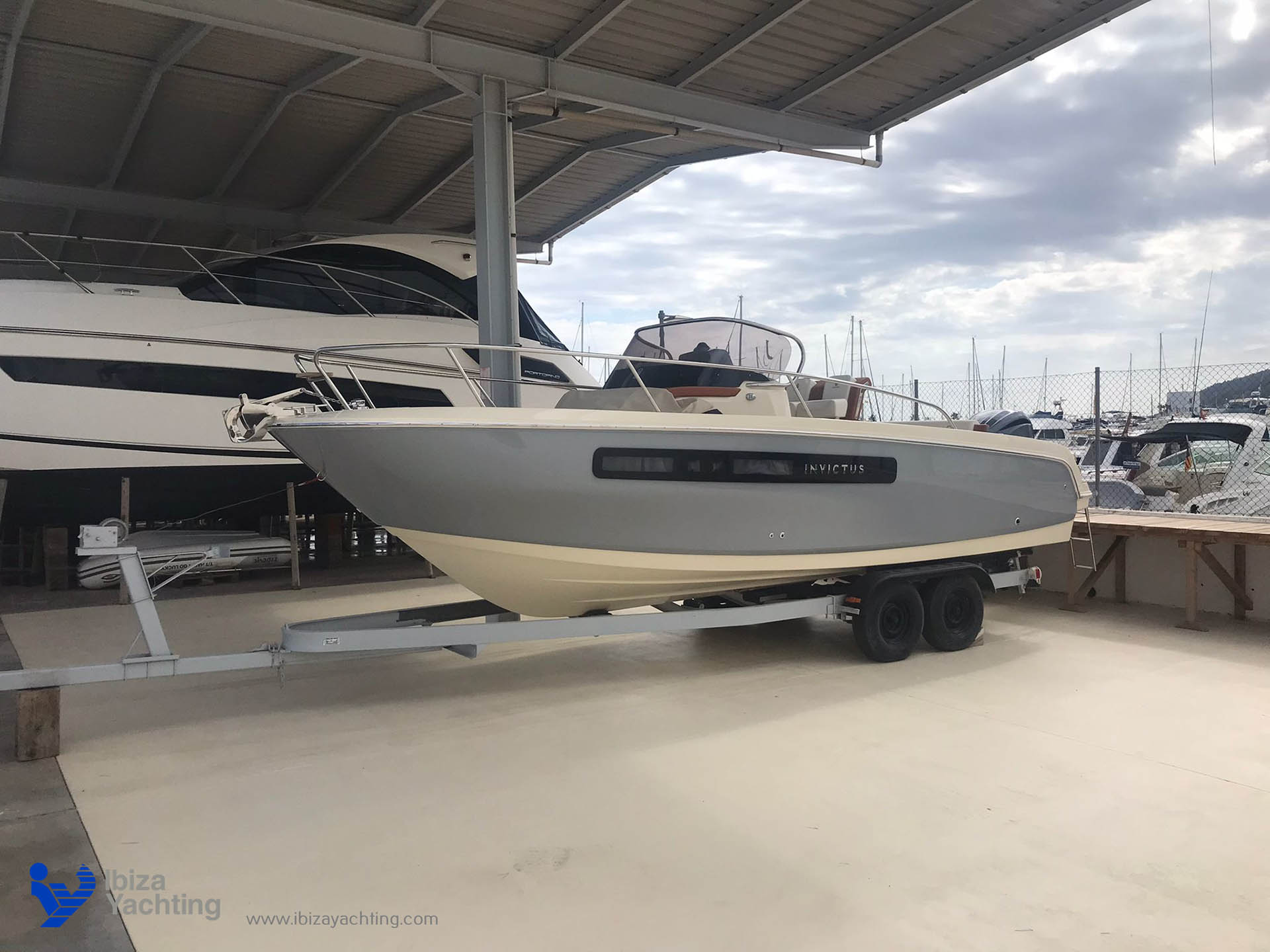 Invictus 240 CX 1