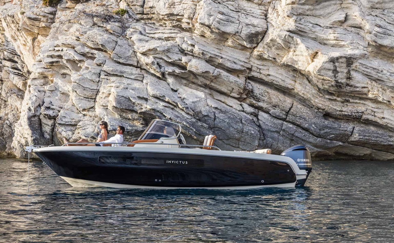 INVICTUS - 240 CX - Ibiza Yachting