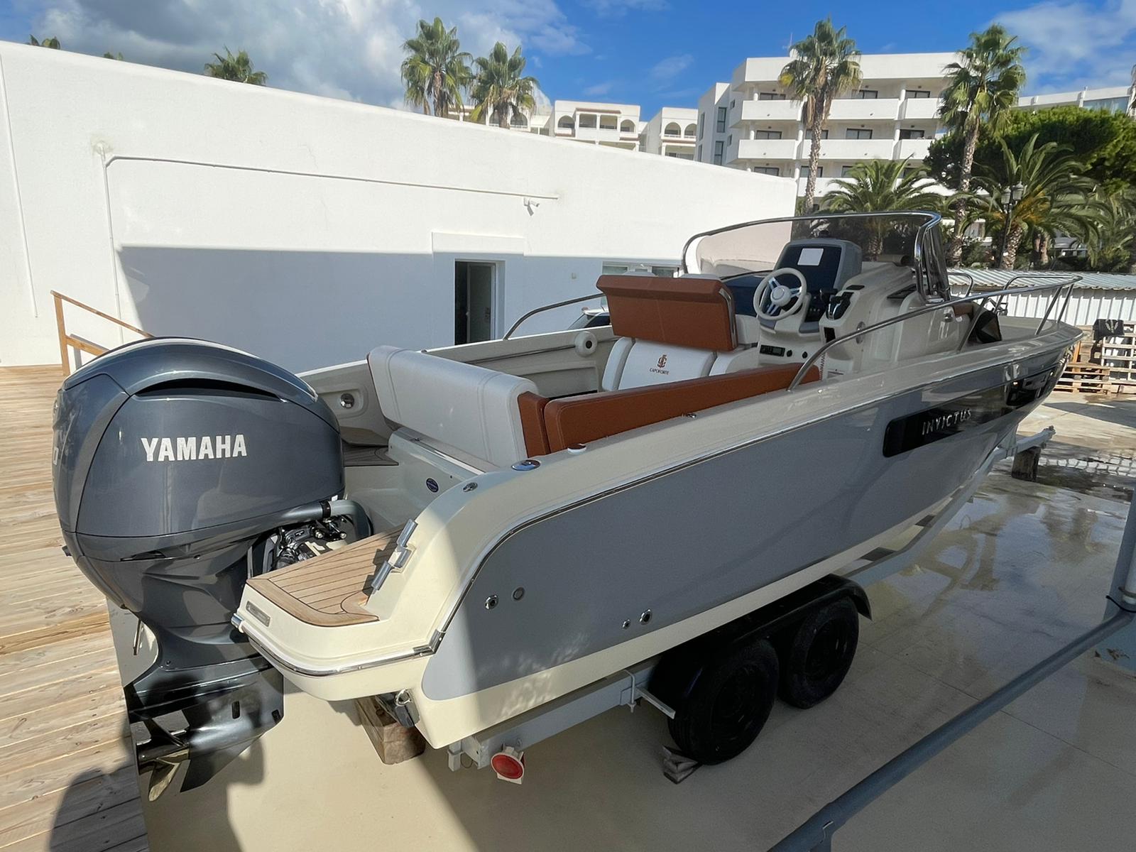 Invictus 240CX (1)