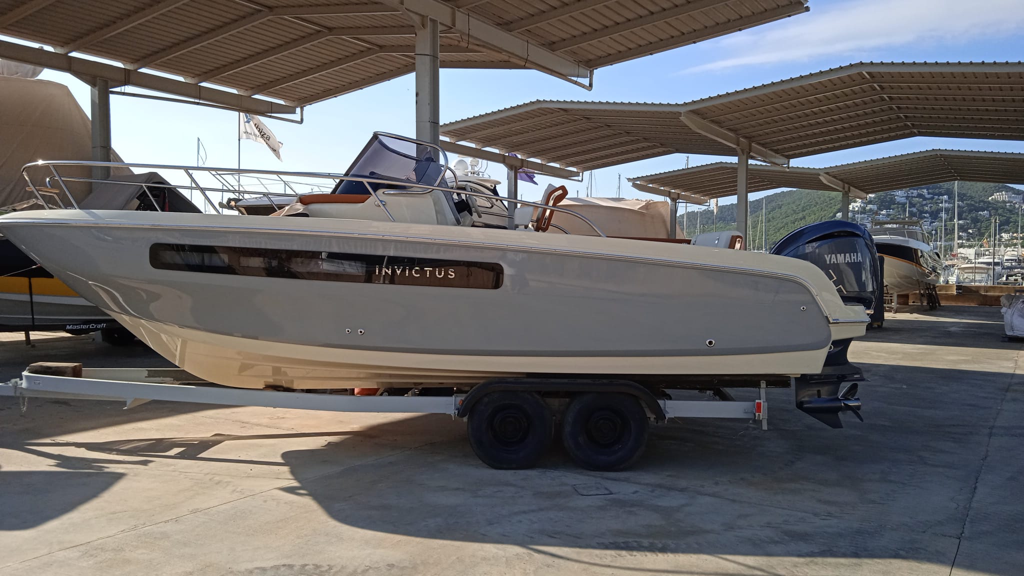 Invictus 240CX (4)