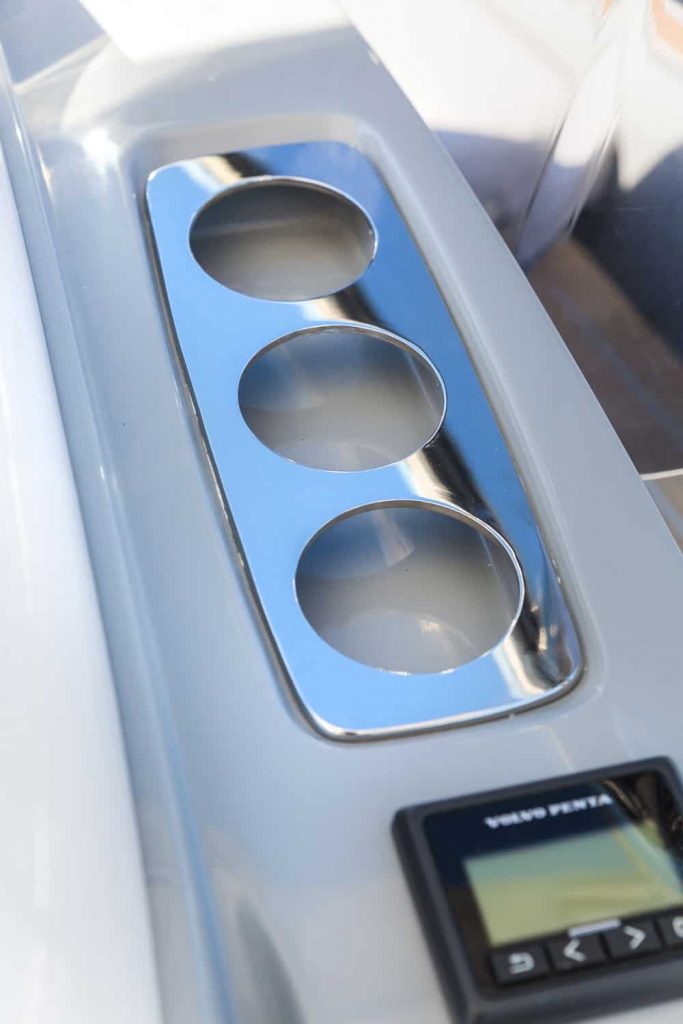 Invictus 280 GT 2 18