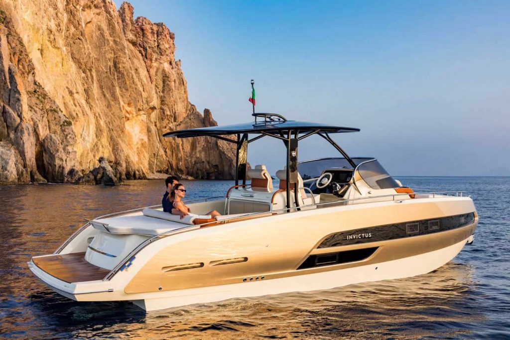 Invictus 320GT (3)