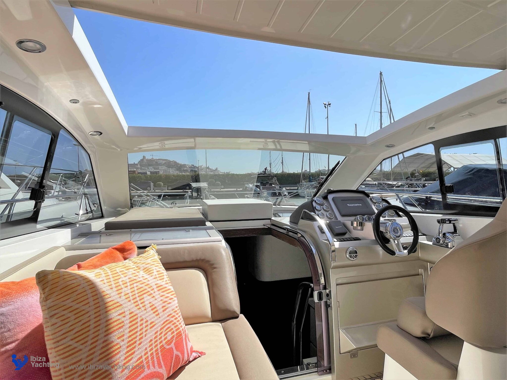 Reinamora - Galeon 385 (7)