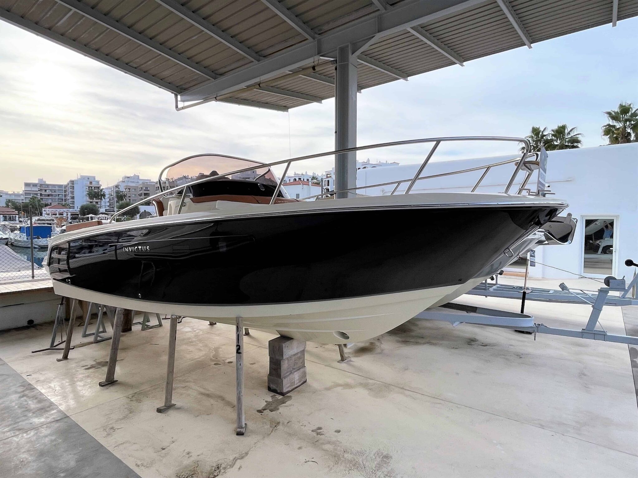 STOCK Invictus 270 CX 2022 (11)