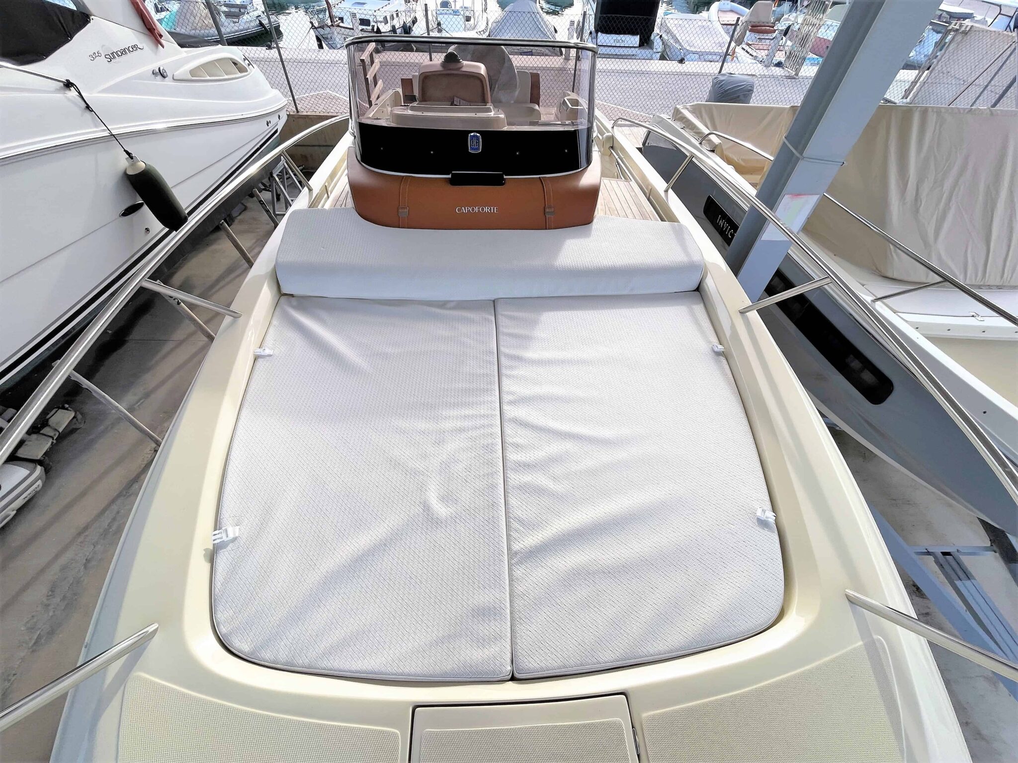 STOCK Invictus 270 CX 2022 (5)