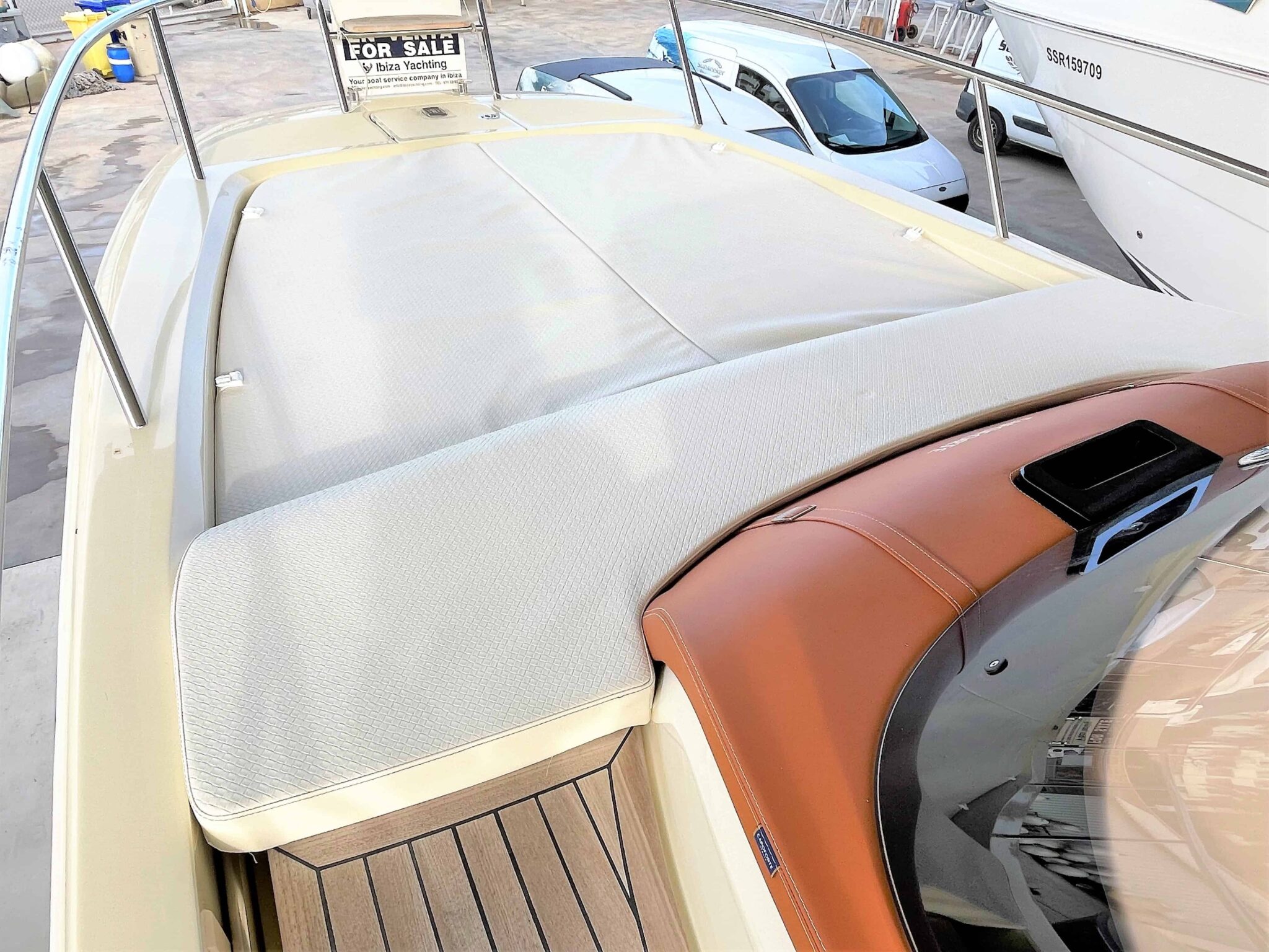 STOCK Invictus 270 CX 2022 (8)