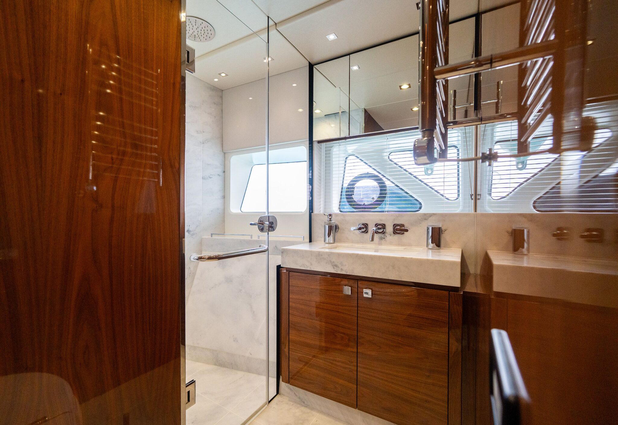 42-double-guest-cabin-en-suite