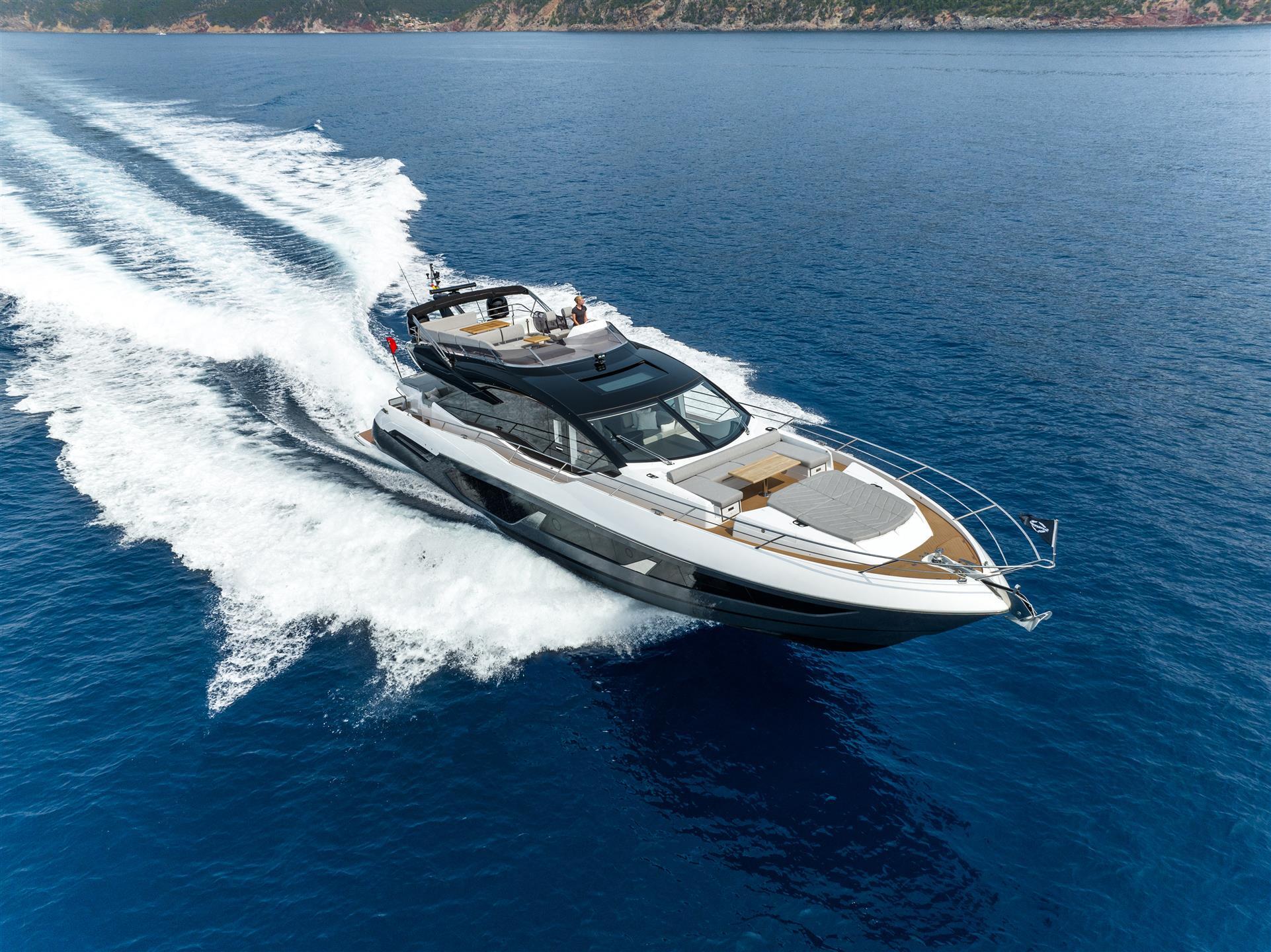 Sunseeker-75-Sport-Yacht-4-Custom