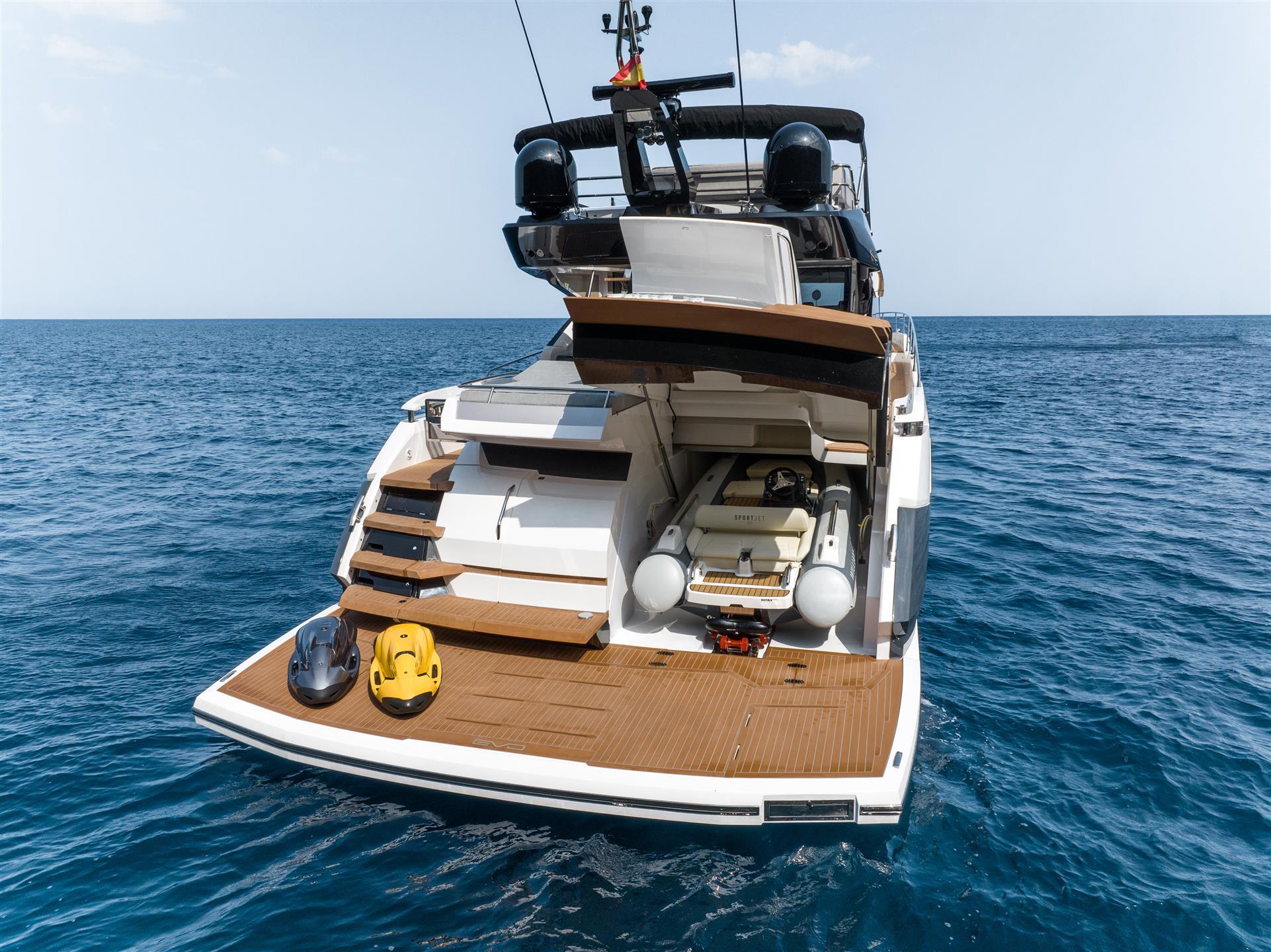 Sunseeker-75-Sport-Yacht-40-Custom