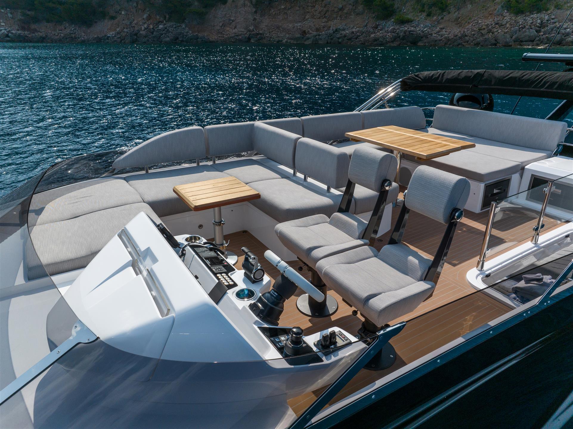 Sunseeker-75-Sport-Yacht-43-Custom
