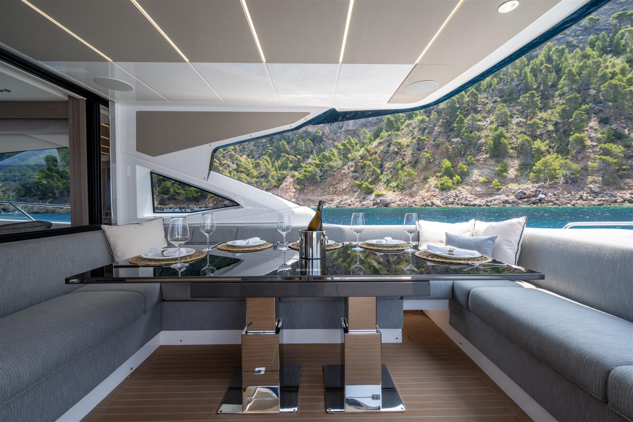 Sunseeker-75-Sport-Yacht-52-Custom