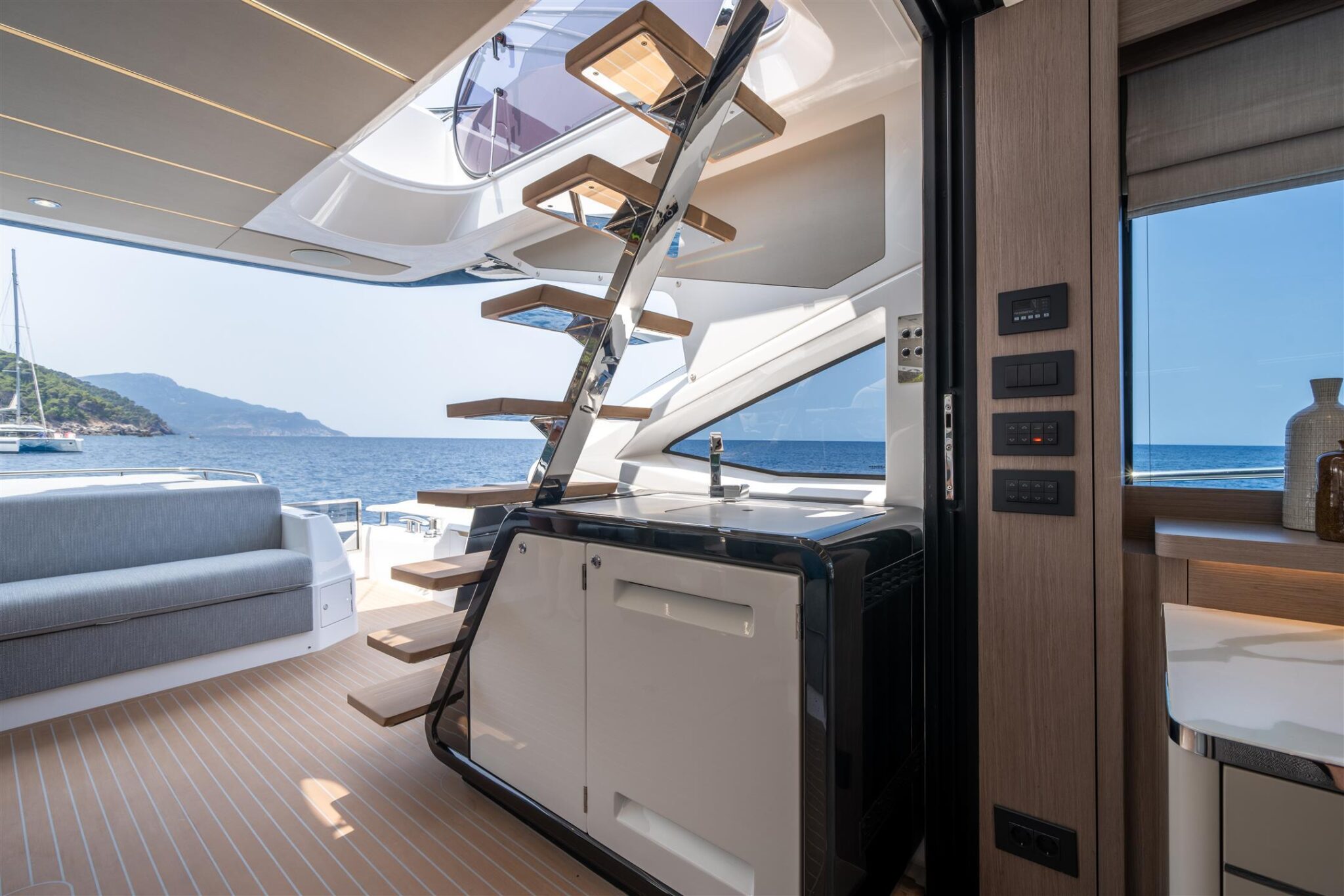 Sunseeker-75-Sport-Yacht-55-Custom