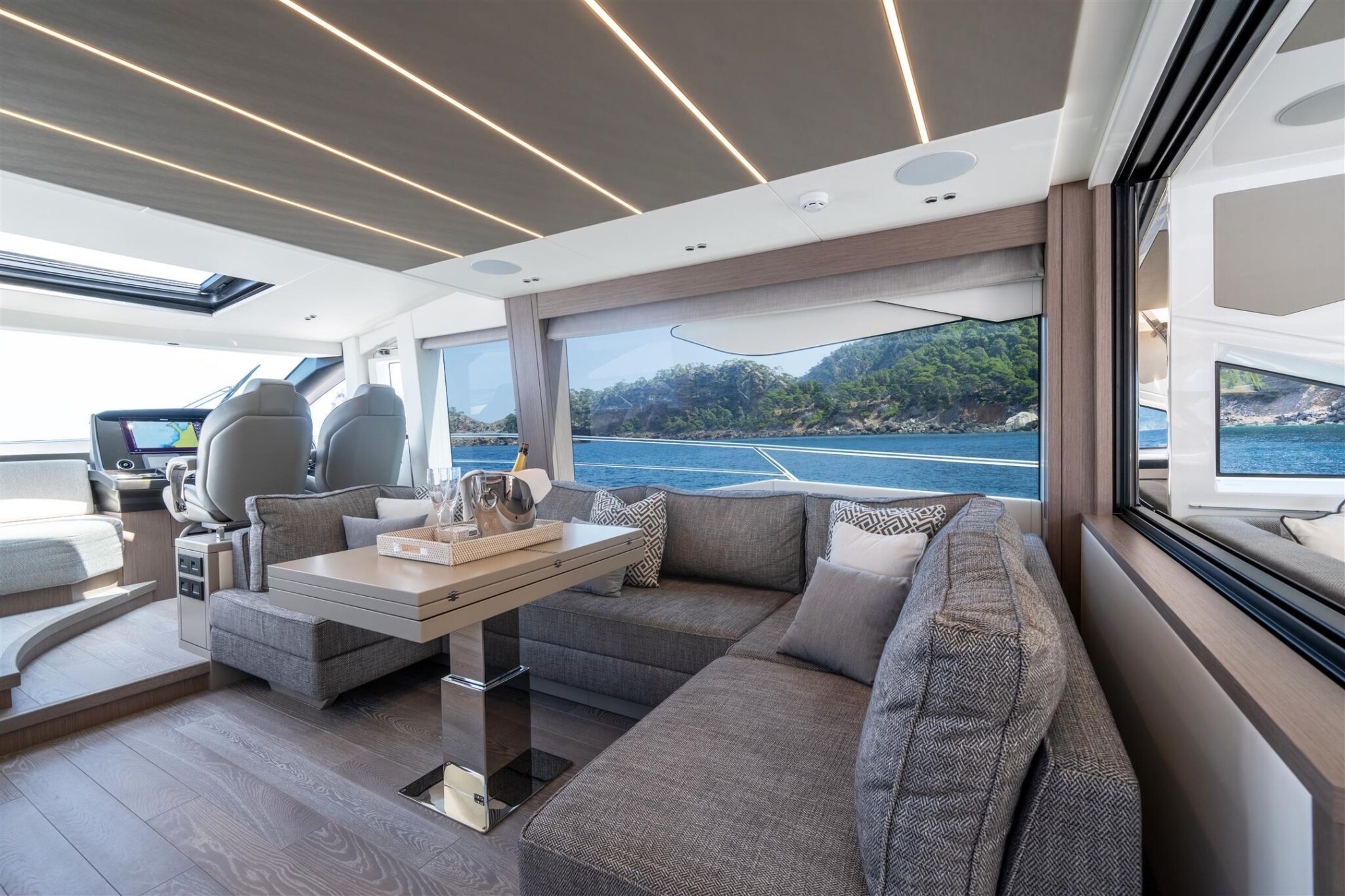 Sunseeker-75-Sport-Yacht-60-Custom