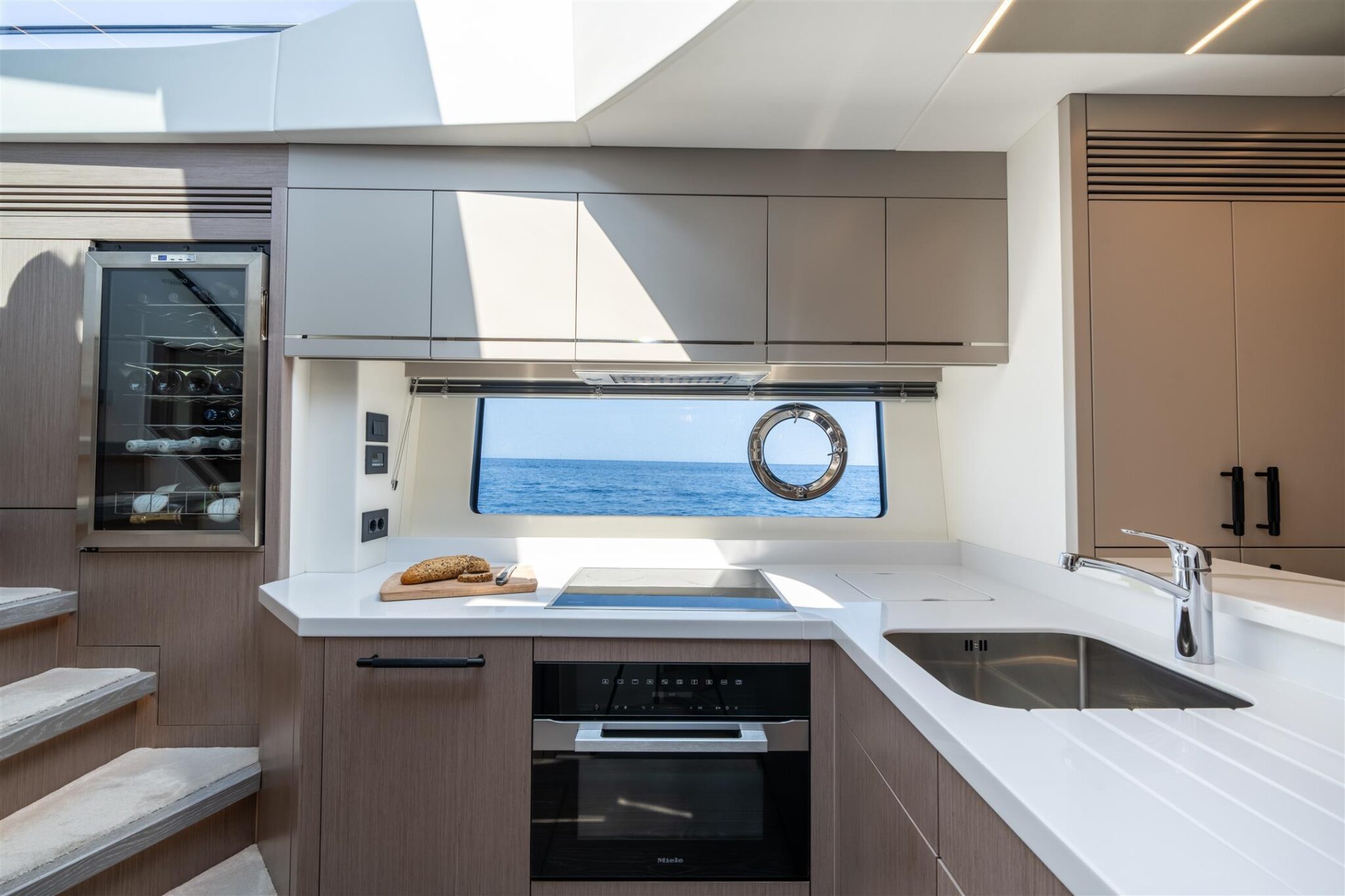 Sunseeker-75-Sport-Yacht-67-Custom