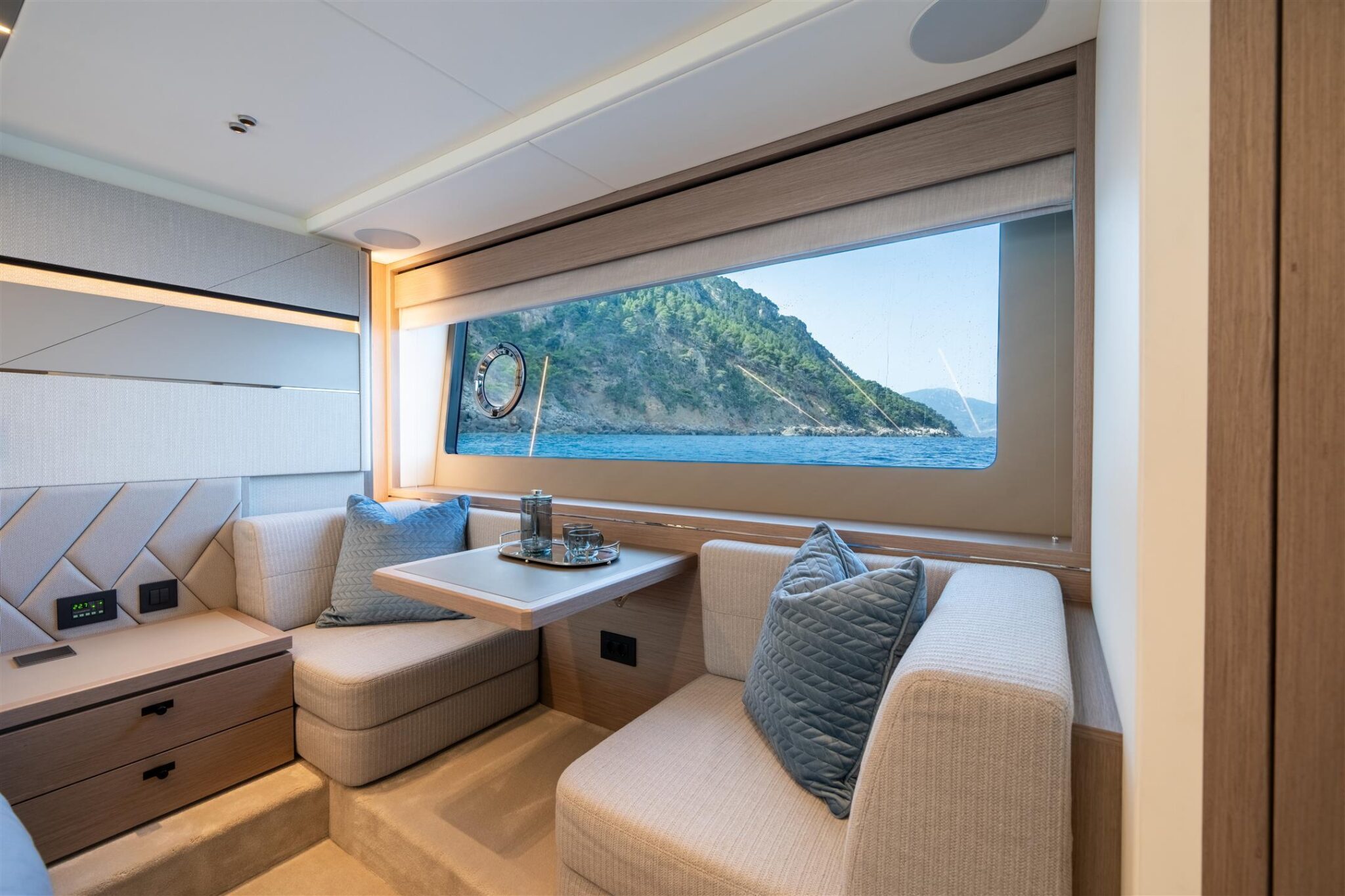 Sunseeker-75-Sport-Yacht-76-Custom