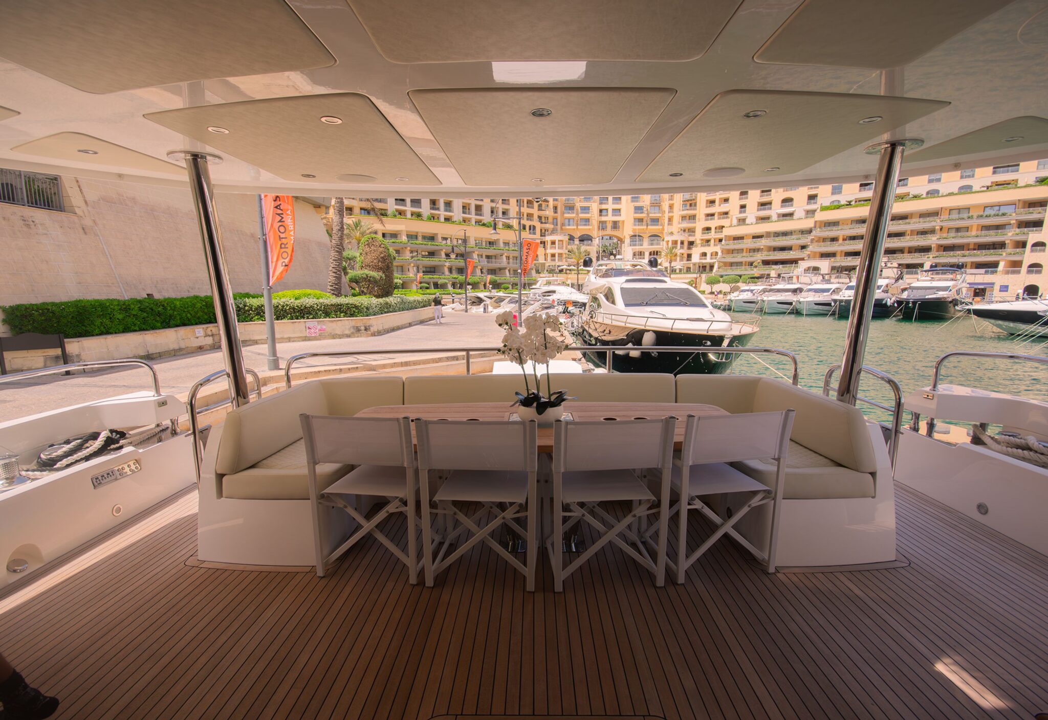 10-aft-cockpit