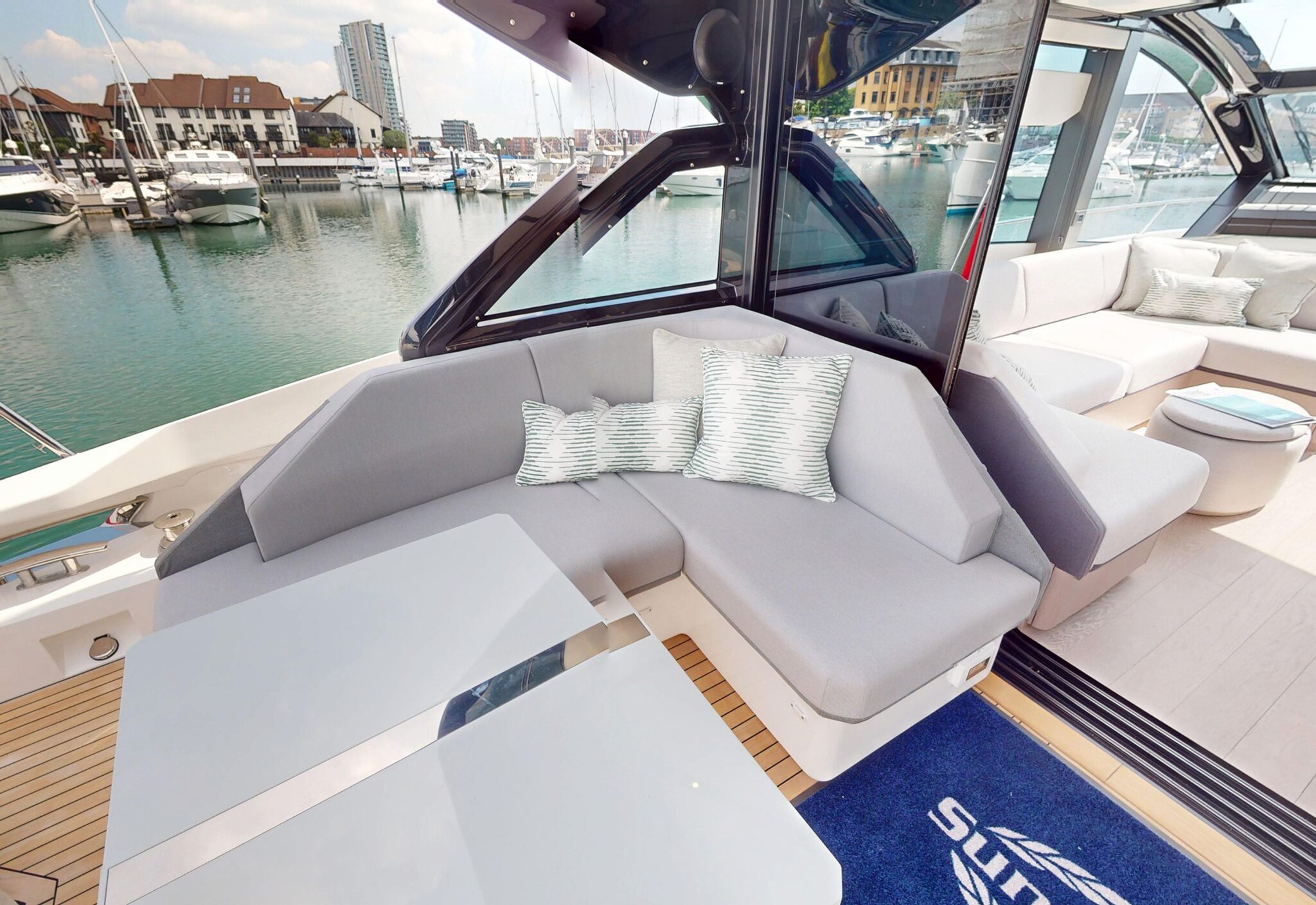 11-aft-cockpit