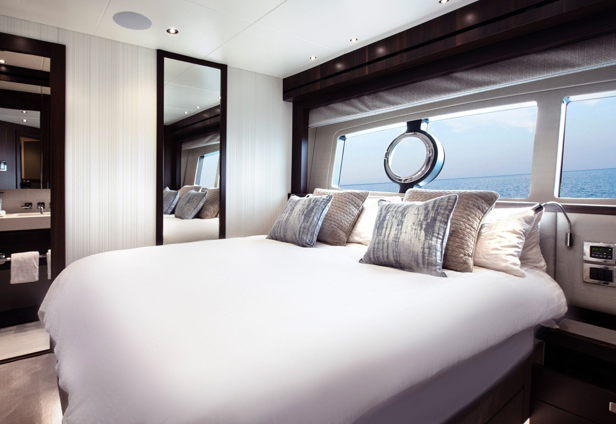 22-starboard-double-guest-cabin