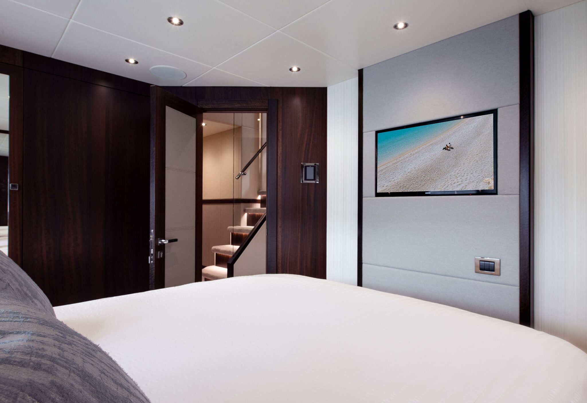 23-starboard-double-guest-cabin