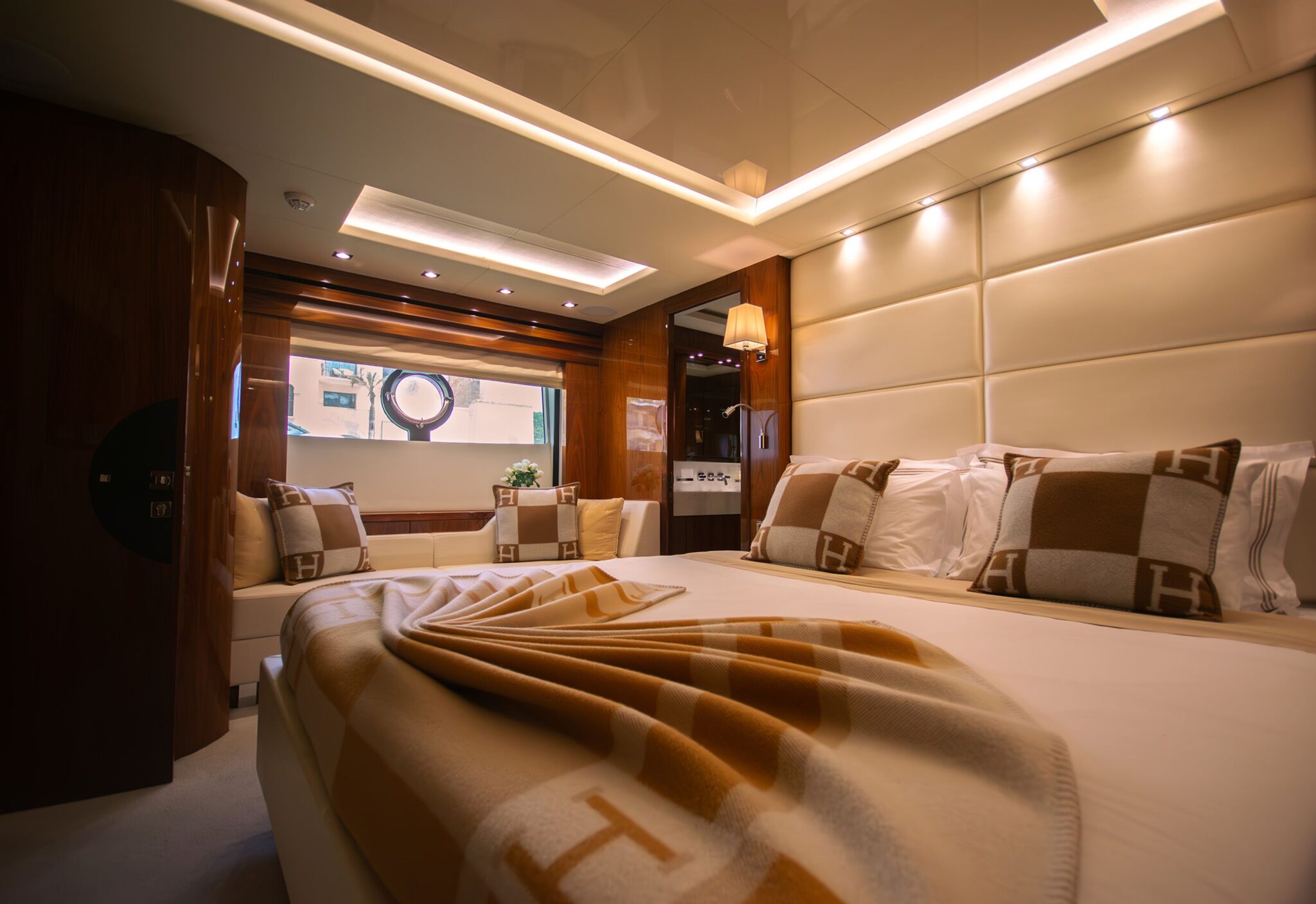 25-master-cabin