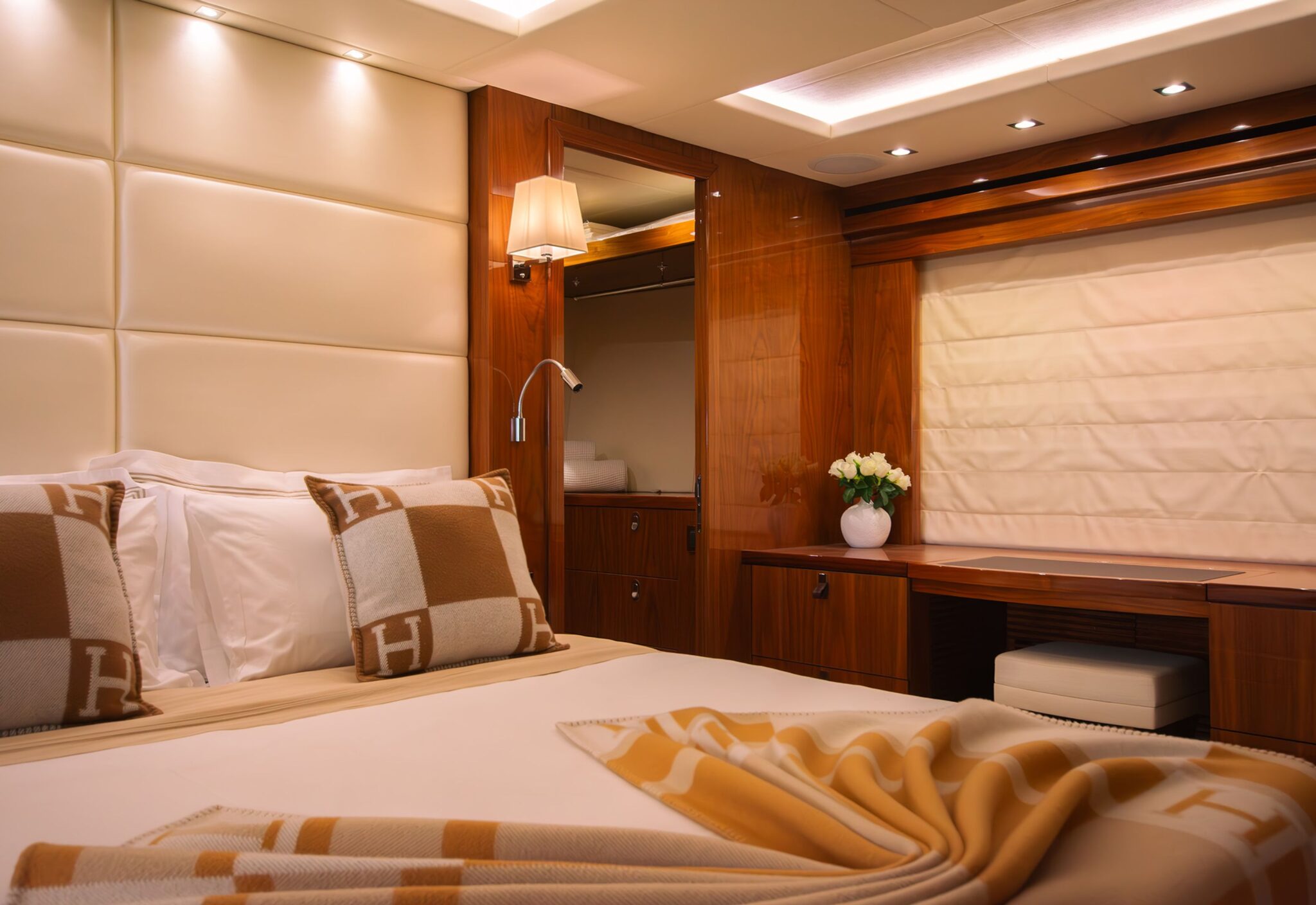 26-master-cabin