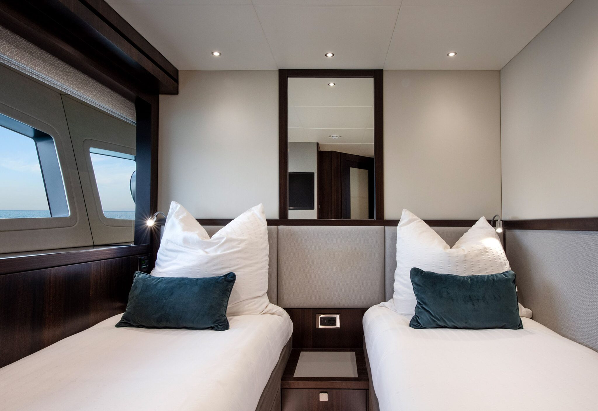 26-starboard-guest-cabin