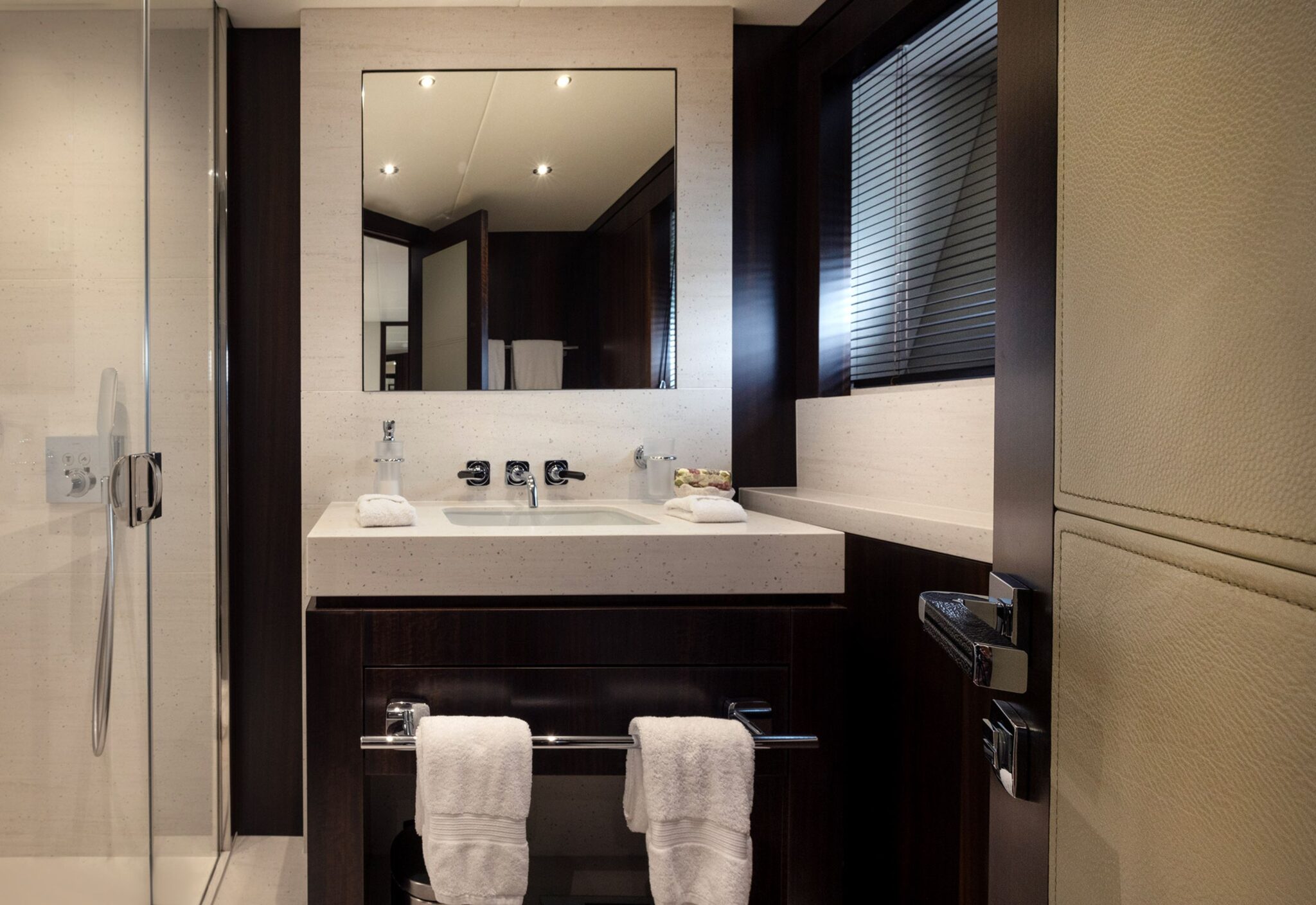 27-starboard-guest-en-suite