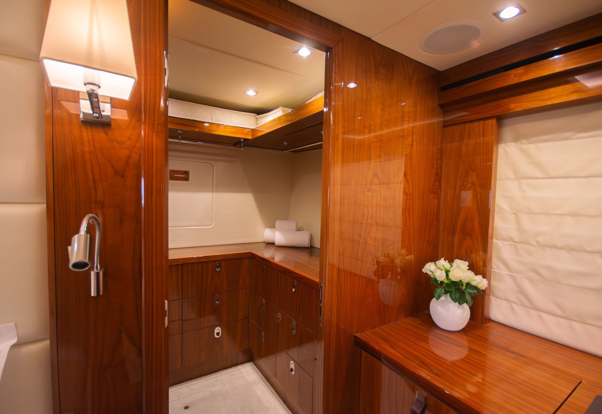 28-master-cabin