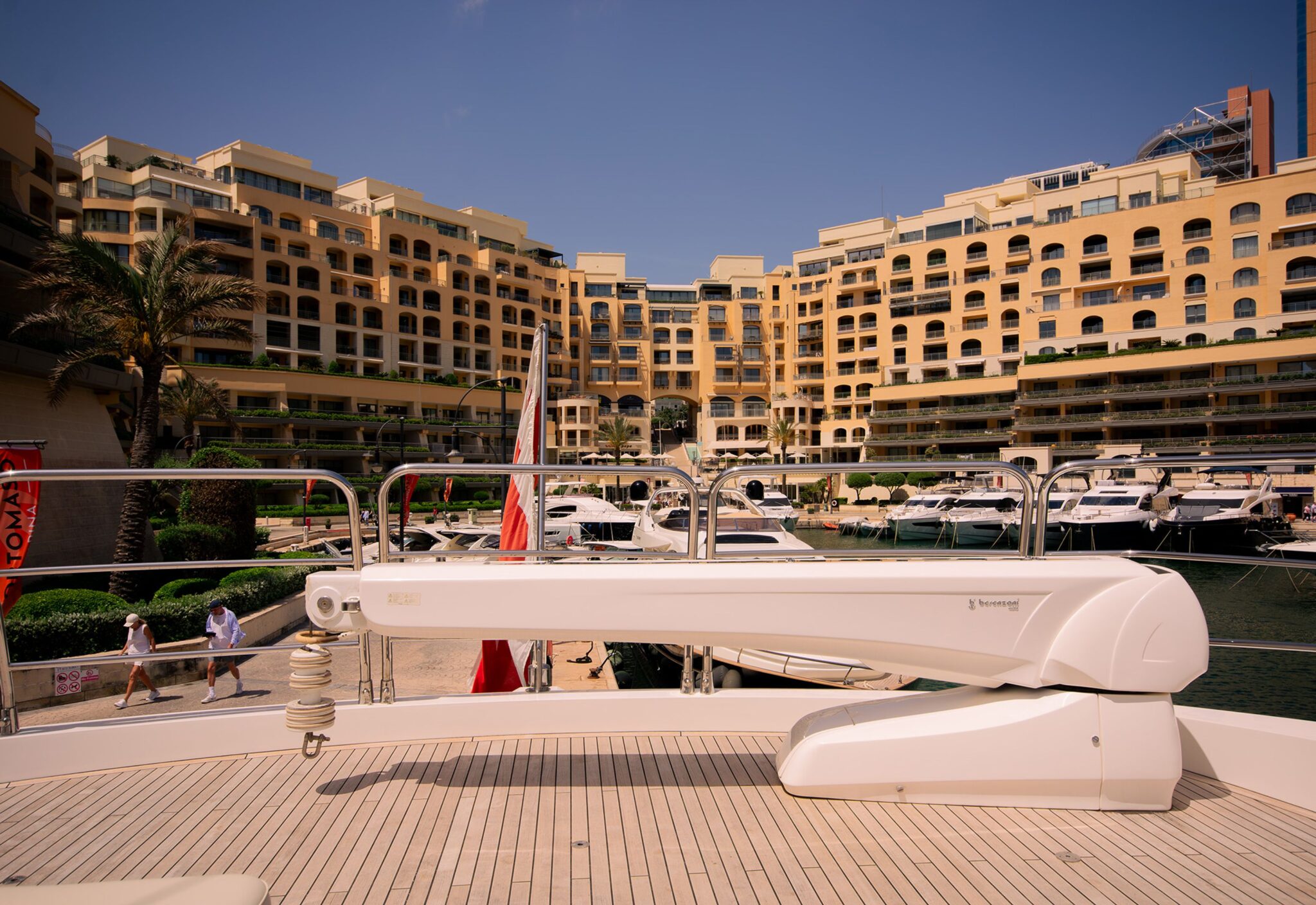 3-flybridge-helm