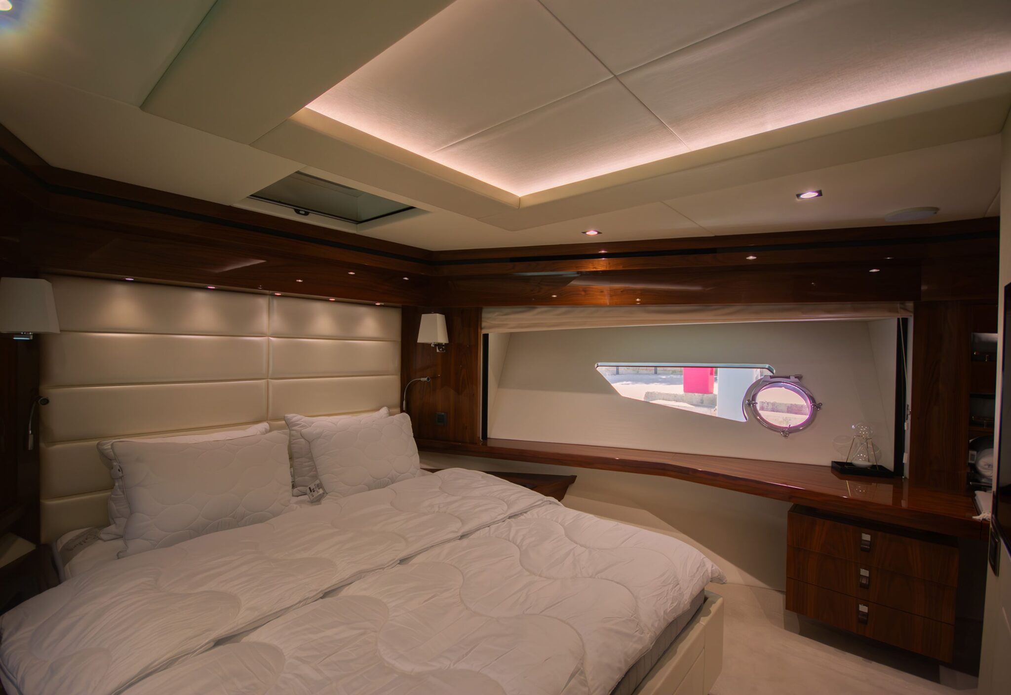 30-vip-cabin