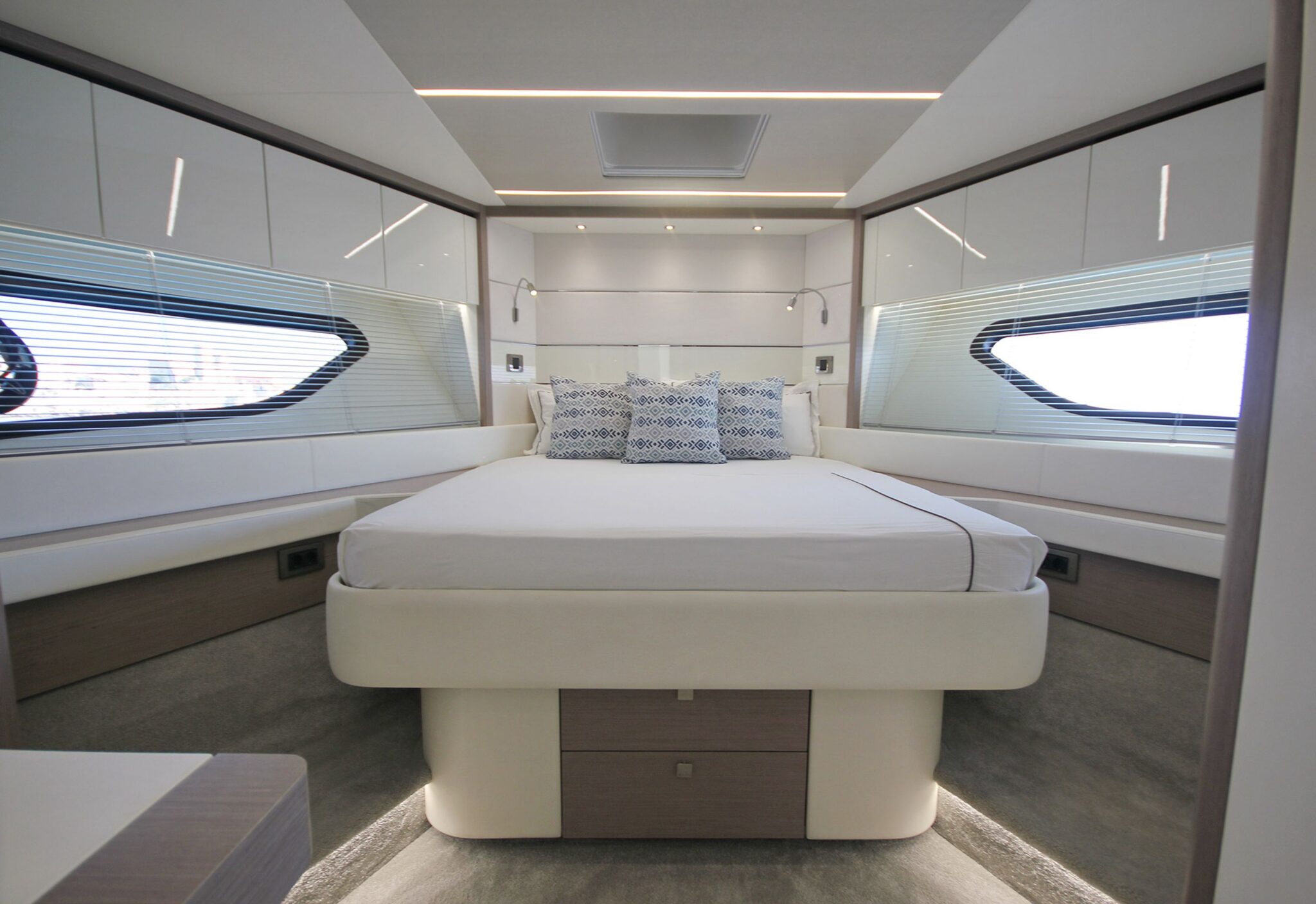30-vip-cabin