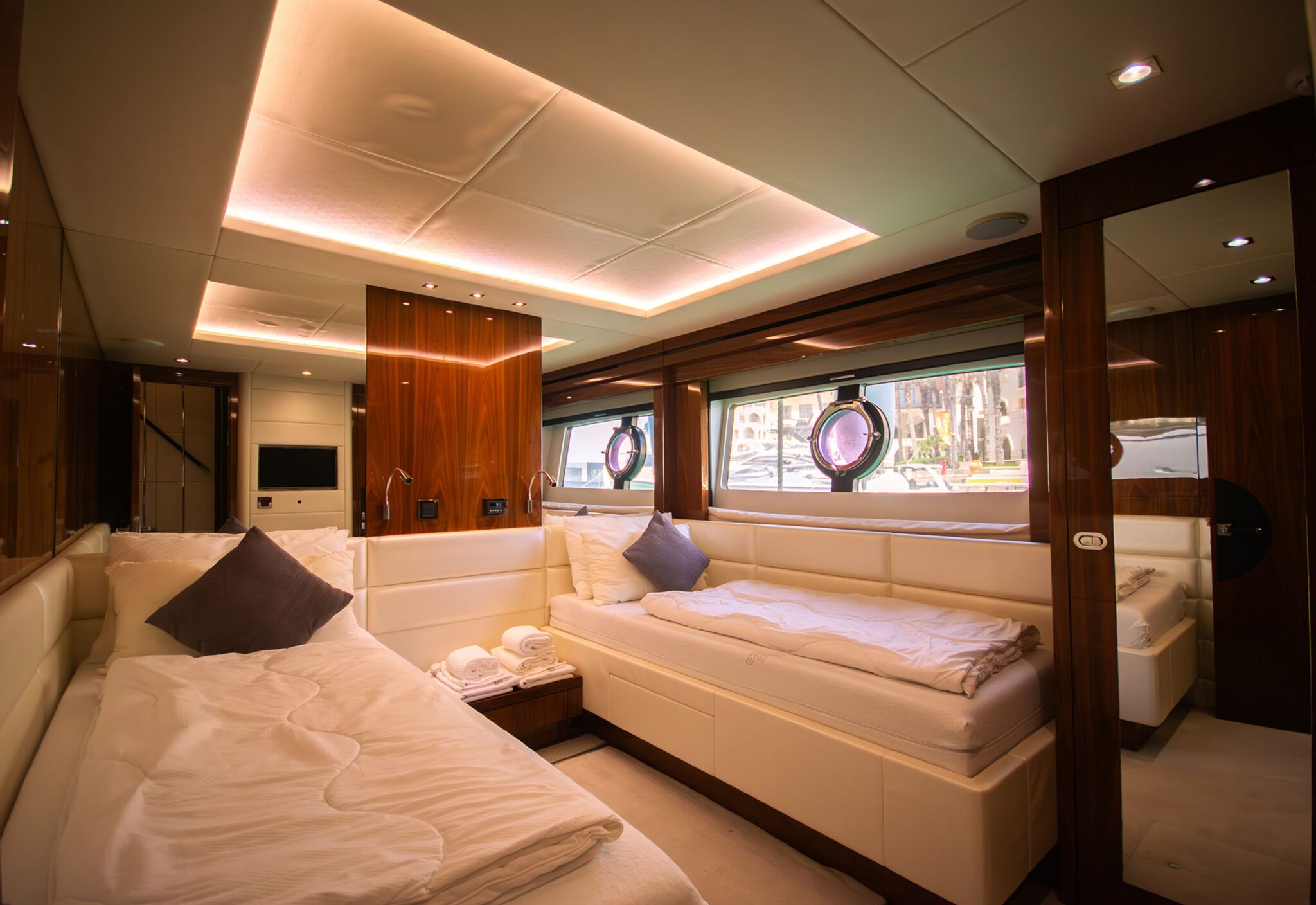 32-port-twin-cabin