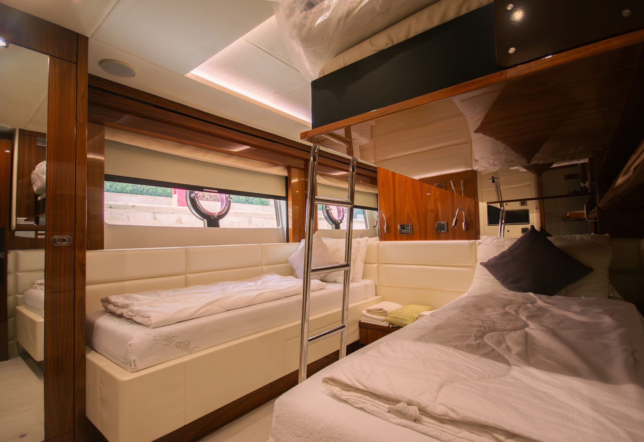 34-starboard-twin-cabin