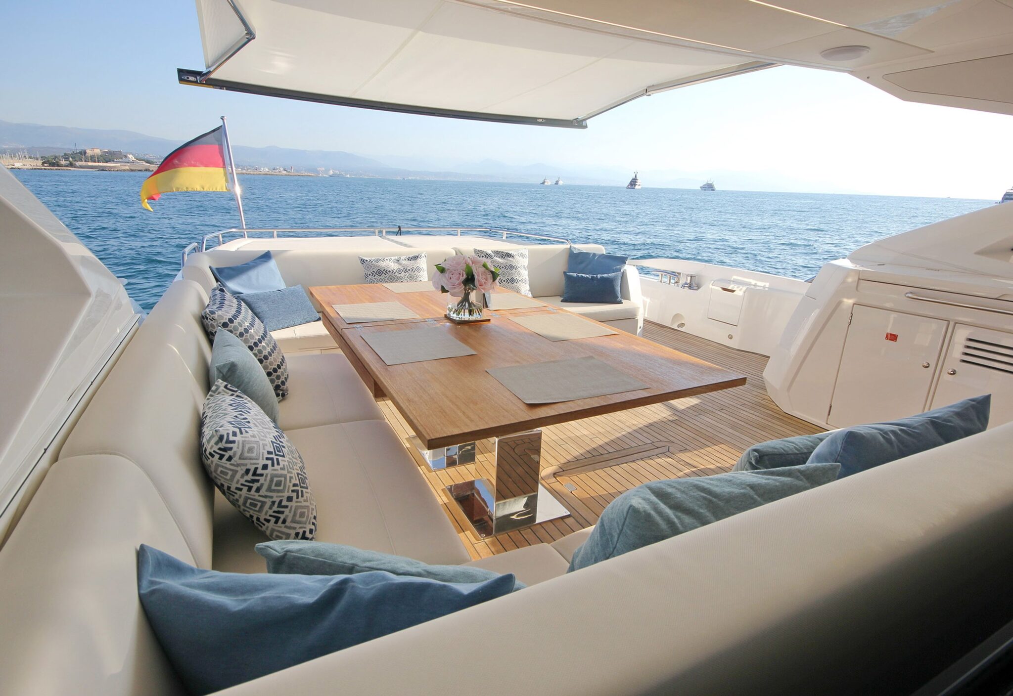 9-aft-cockpit